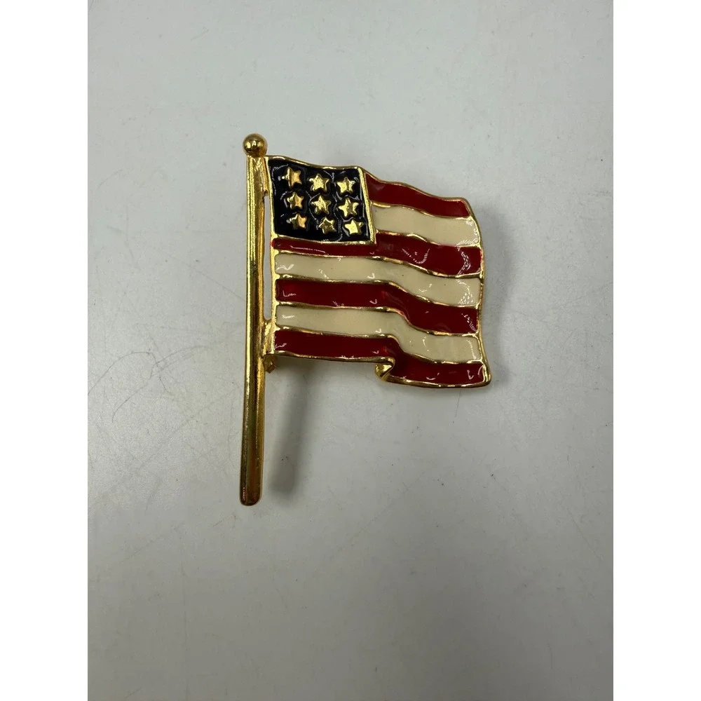 Vintage American Flag Brooch Patriotic Enamel Waving US Flag Gold Tone Pin